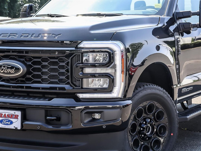 2025 Ford Super Duty F-250 LARIAT 4Wd Crew Cab 6.75' Box in Cars & Trucks in Oshawa / Durham Region - Image 2