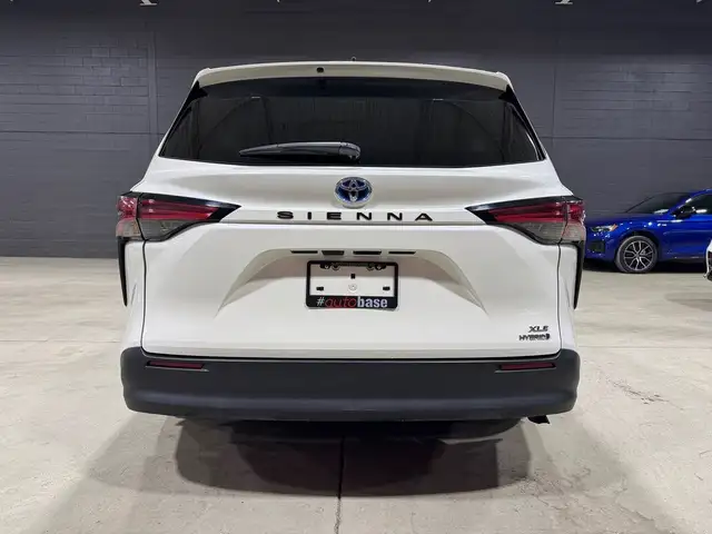 2021 Toyota Sienna XLE HYBRID 8-PASSENGER in Cars & Trucks in Mississauga / Peel Region - Image 5