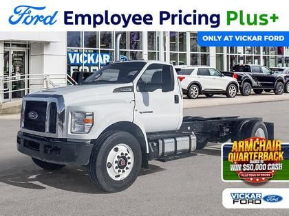 2025 Ford F750 Chassis Truck REGULAR CAB DOCK HGT DIESEL in Cars & Trucks in Winnipeg