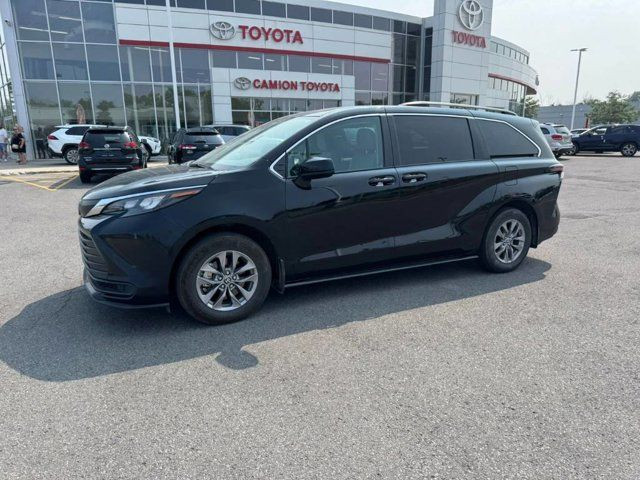 2024 Toyota Sienna LE | Radar Cruise | Power Sliding Doors in Cars & Trucks in Guelph
