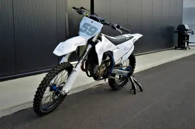 2021 Husqvarna FC 350 Ce magnifique Husqvarna, vous intéresse? Contactez-nous pour plus d'informatio...