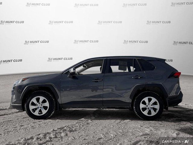2022 Toyota RAV4 LE in Cars & Trucks in Ottawa - Image 3