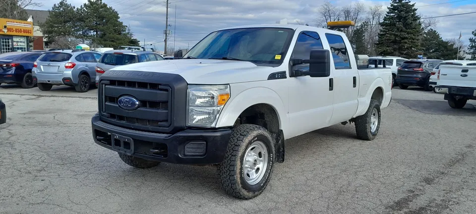2014 Ford Super Duty F-250 SRW 4x4 - 4 Doors - Tow Package!