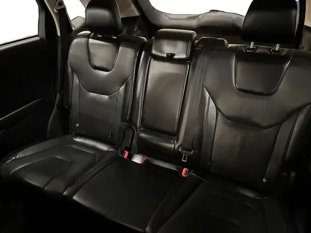 2017 Ford Edge Titanium AWD / Panoramic Sunroof in Cars & Trucks in Calgary - Image 17