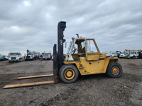 1986 CATERPILLAR V300B 30,000LB FORKLIFT