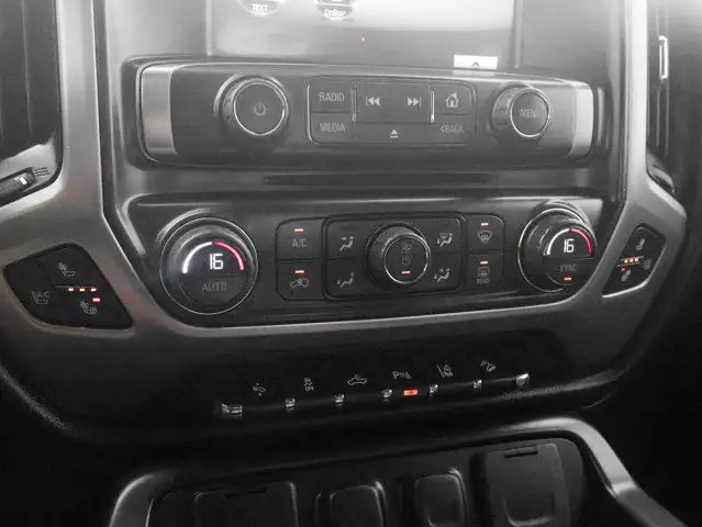 2015 GMC Sierra 1500 Denali 6.2L dans Autos et camions dans Comté de Strathcona - Image 28