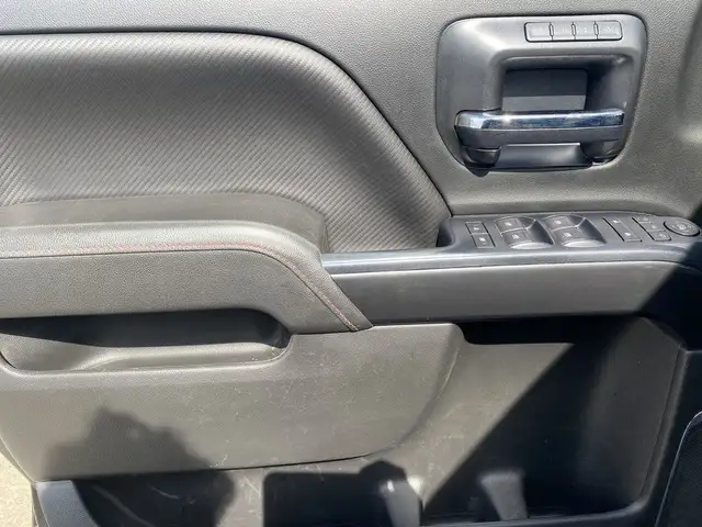 2018 GMC Sierra 1500 SLT in Cars & Trucks in Edmonton - Image 14