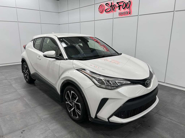 2021 Toyota C-HR XLE PREMIUM - VOLANT CHAUFFANT - SIEGES CHAUFFA in Cars & Trucks in Québec City