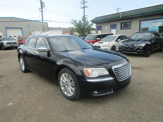 2012 Chrysler 300C 4dr AWD-LEATHER-SNROOF-BACKUP CAM in Cars & Trucks in Edmonton
