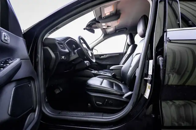 2021 Ford Escape Titanium Hybrid AWD • NAVIGATION • PREM. AUDIO in Cars & Trucks in Kingston - Image 32