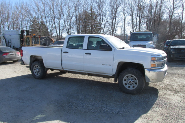 2017 Chevrolet Silverado 2500HD Work Truck 4x4 Long box in Cars & Trucks in Winnipeg - Image 3