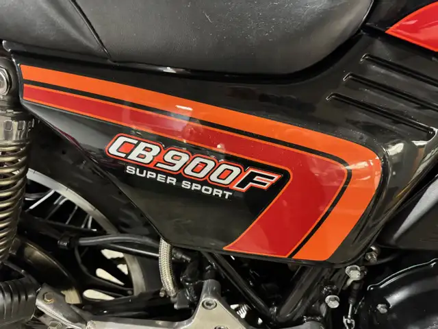 CB900F in Street, Cruisers & Choppers in Edmonton - Image 4