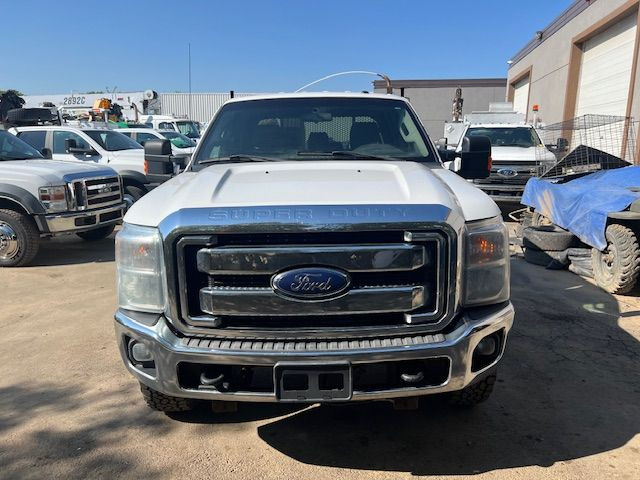2015 Ford F-350 Flat Deck Truck 4x4-Gas-9ft Deck in Heavy Trucks in Edmonton - Image 2