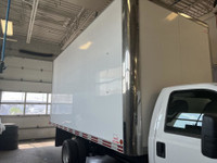 FORD F-550 CUBE 16 PIEDS LARGEURS DE 7 PIEDS ET HAUTEURS DE 8 PIEDS CUBE AVEC RANGEMENT INTÉRIEURS A... (image 4)
