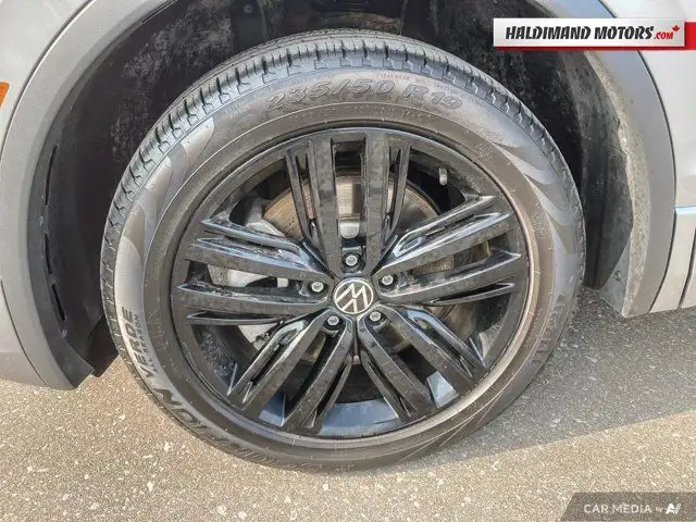 2022 Volkswagen Tiguan Comfortline R-Line Black Edition in Cars & Trucks in Hamilton - Image 10