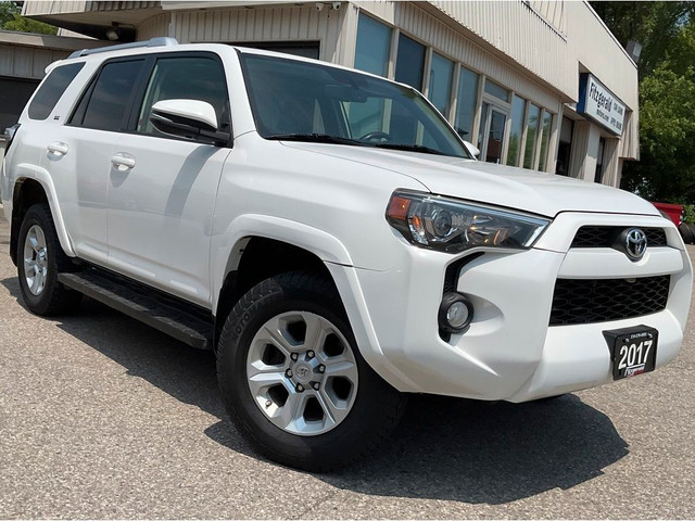 2017 Toyota 4Runner SR5 4WD - LTHR! NAV! BACK-UP CAM! 7 PASS! SU in Cars & Trucks in Kitchener / Waterloo