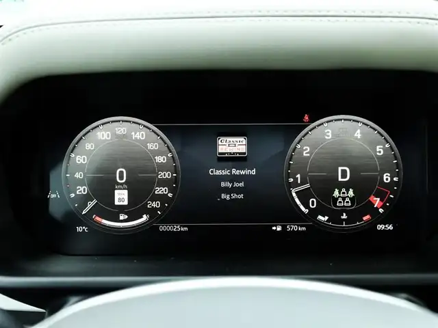 2024 Land Rover Defender 110 P300 S in Cars & Trucks in Oshawa / Durham Region - Image 5