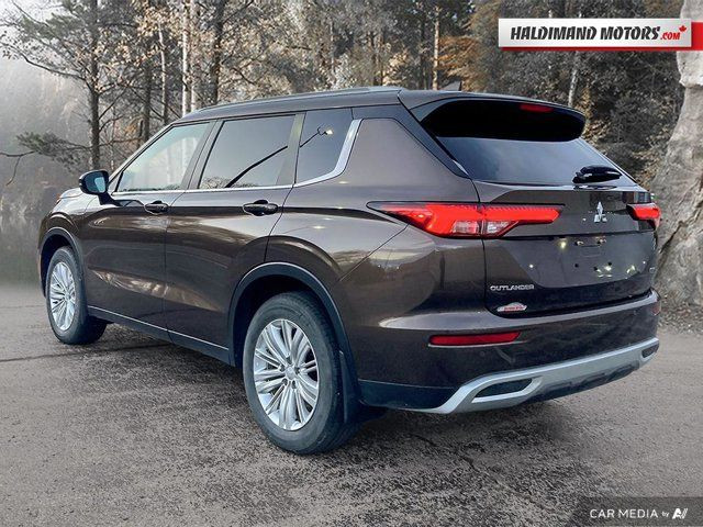 2023 Mitsubishi Outlander SE in Cars & Trucks in Hamilton - Image 3