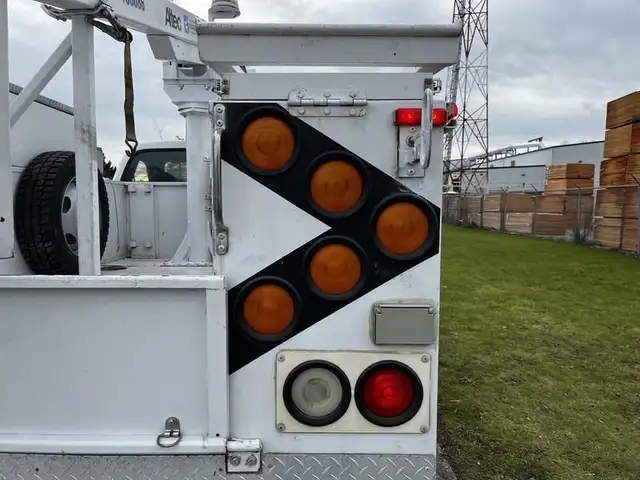 2001 ford F-450 SD Altec Service Truck Bucket Truck 2WD in Heavy Trucks in Richmond - Image 41