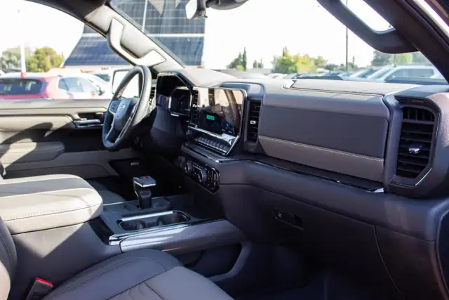 2025 Chevrolet Silverado Short BOX ZR2 1500 3.0L Duramax * GM CE in Cars & Trucks in Edmonton - Image 9