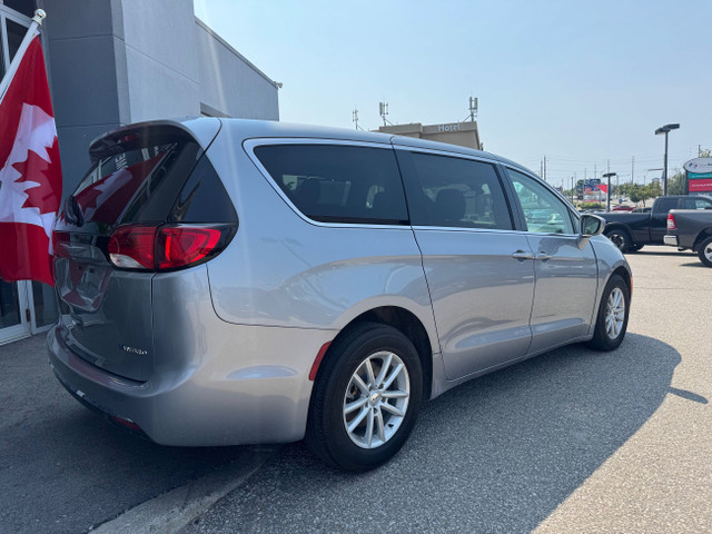 2020 Chrysler Pacifica Hybrid Touring in Cars & Trucks in Markham / York Region - Image 2