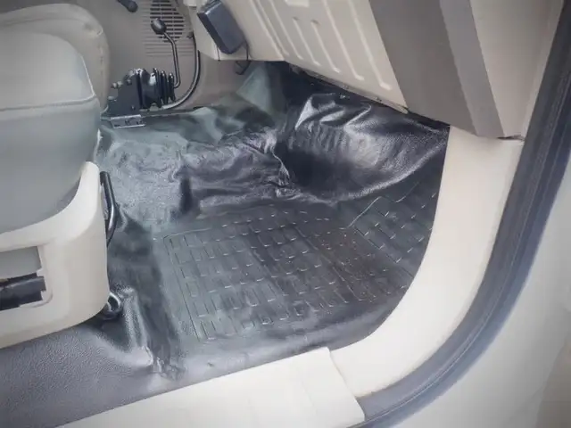 2008 ford F-550 Dump Box 2WD in Heavy Trucks in Richmond - Image 34