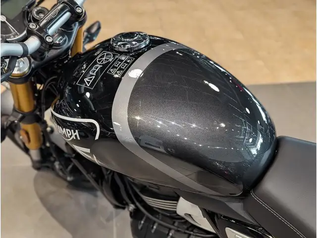 2025 Triumph Speed 400 // Phantom Black/Storm Grey in Dirt Bikes & Motocross in Winnipeg - Image 10
