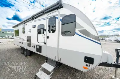 Located in Winfield, BC Call or Text 250-766-4607 Voyager RV Centre 1-800-668-1447 Ducted Air Condit...