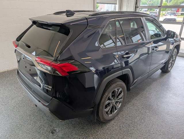 2023 Toyota RAV4 Hybrid LIMITED AWD, GARANTIE JUSQU EN 2027, in Cars & Trucks in Sherbrooke - Image 3