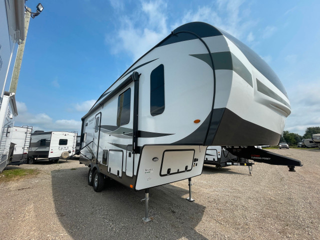 2024 Flagstaff Classic 281RK 5th wheel - 2 slides- rear kitchen in Travel Trailers & Campers in Stratford - Image 4