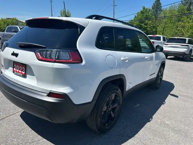 2023 Jeep Cherokee Altitude dans Autos et camions dans Ottawa - Image 9