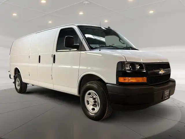 2024 Chevrolet Express Cargo 2500 WT 155 in Cars & Trucks in Laval / North Shore - Image 4