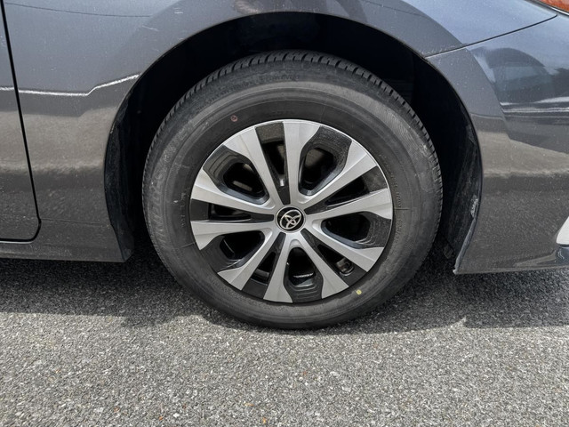 Toyota Prius Prime PHEV LE Siège & Volant Chauffant Bluetooth 20 in Cars & Trucks in Trois-Rivières - Image 4