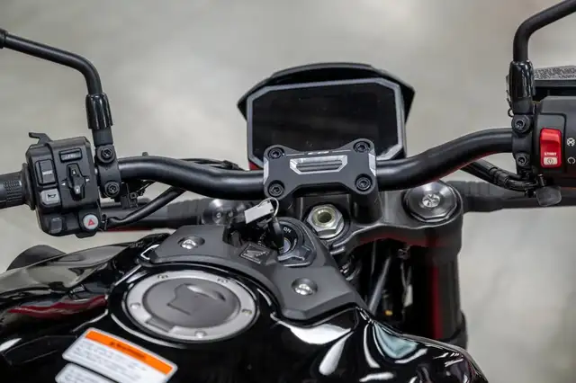 2024 HONDA CB1000R ABS in Sport Bikes in Longueuil / South Shore - Image 10