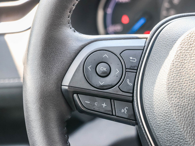 2024 Toyota RAV4 Hybrid XLE Hybrid XLE | Apple CarPlay | Sunn... in Cars & Trucks in London - Image 4