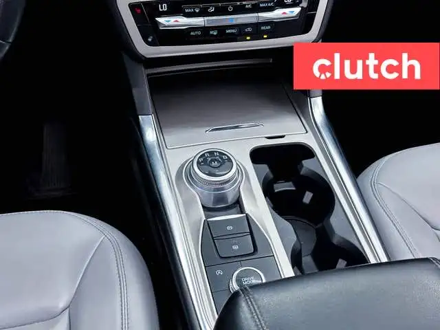 2021 Ford Explorer XLT 4WD w/ Apple CarPlay, Heated Front Seats, in Cars & Trucks in Ottawa - Image 39
