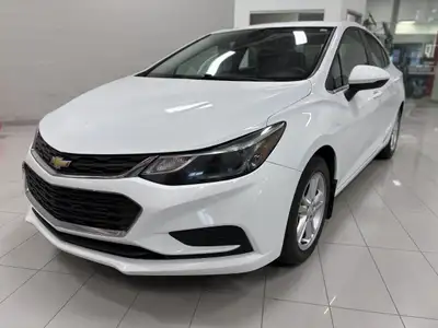 La Chevrolet Cruze 2018 est une berline compacte qui se démarque par son style raffiné, son confort...
