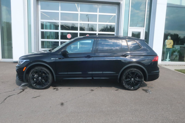 Volkswagen Tiguan Comfortline R-Line Black Edition 4MOTION 2.0L  in Cars & Trucks in Lévis - Image 3