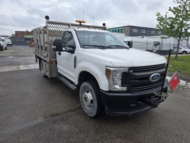 2019 Ford F-350 4x4 - 6.2L V8 Gas - Flatbed - Alum Frame + Lift in Cars & Trucks in City of Toronto - Image 3