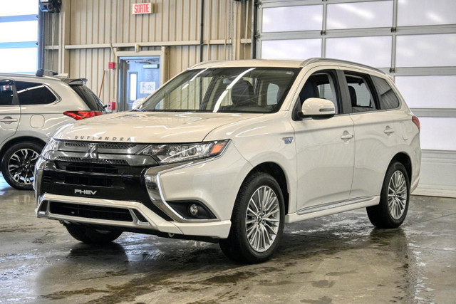 2022 Mitsubishi Outlander PHEV SE S-AWC 4 cyl. 2.4L , sièges cha in Cars & Trucks in Sherbrooke - Image 3