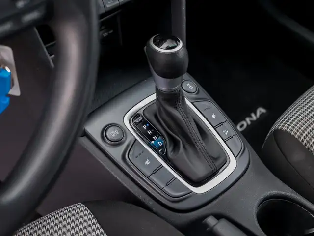 2021 Hyundai Kona 2.0L Essential FWD - Heated Seats - $131 B/W dans Autos et camions dans Ottawa - Image 17
