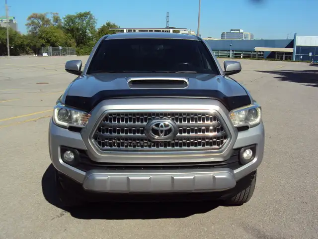 2017 Toyota Tacoma TRD SPORT in Cars & Trucks in Ottawa - Image 3