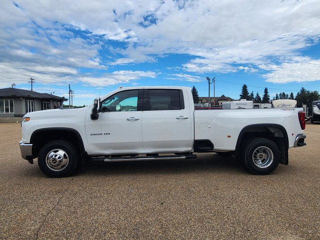 2022 Chevrolet Silverado 3500HD LTZ 8'0 FOOT BOX | DUAL REAR WHE in Cars & Trucks in St. Albert - Image 3
