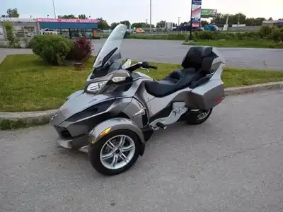 . 2011 Can-Am SPYDER RT (SE5) CAN AM SPYDER RT (SE5) 2011 51603KM C-1684 MAG PARE-BRISE Véritable au...