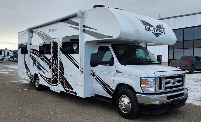 2023 Thor Motor Coach Outlaw 29J in Travel Trailers & Campers in Calgary