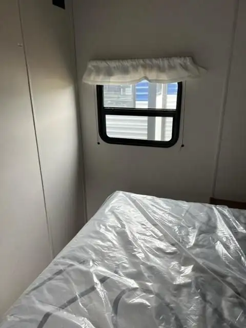 2023 Prime Time Avenger 24FKS Travel Trailer in Travel Trailers & Campers in Brandon - Image 17