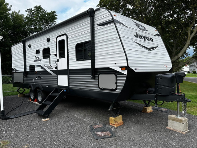 2022 JAYCO JAYFLIGHT SLX (FINANCING AVAILABLE) in Travel Trailers & Campers in Saskatoon - Image 2