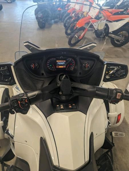 2014 Can-Am RT LIMITED 1330 SE6 in Sport Touring in Longueuil / South Shore - Image 4