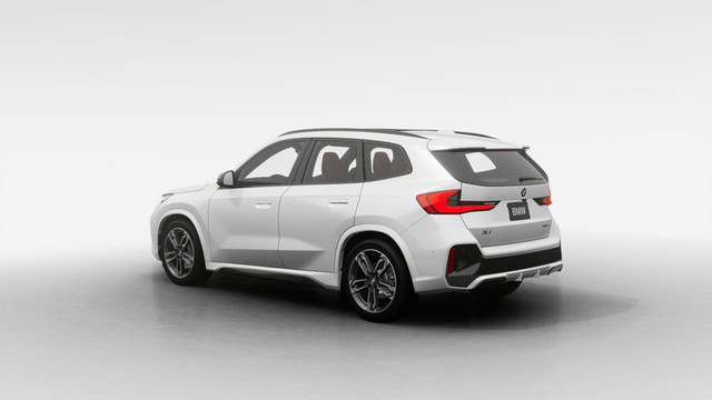 2025 BMW X1 xDrive28i | M Sport | 3 ans Entretien Inclus in Cars & Trucks in City of Montréal - Image 2