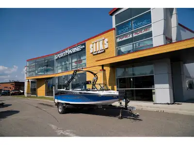 Nautique Sport 200 2011 Longeur / Length : 20’ Largeur / Beam : 95” Capacité / Capacity : 10 Passage...